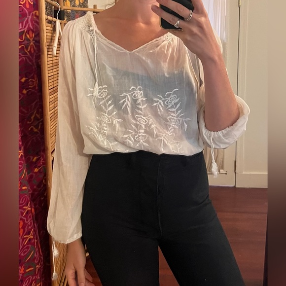 Beautiful thin cotton embroidered peasant blouse size medium/sz 4/6/8 - Picture 3 of 8